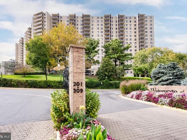 203 YOAKUM PARKWAY, Unit 512, ALEXANDRIA, VA 22304