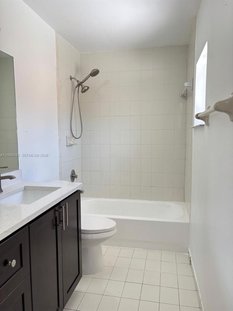6891 W 36th Ave , Unit 201, Hialeah, FL 33018 Photo