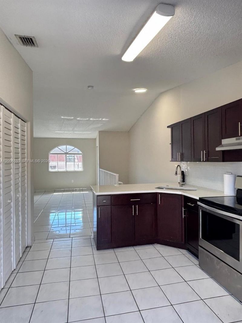 6891 W 36th Ave , Unit 201, Hialeah, FL 33018 Photo