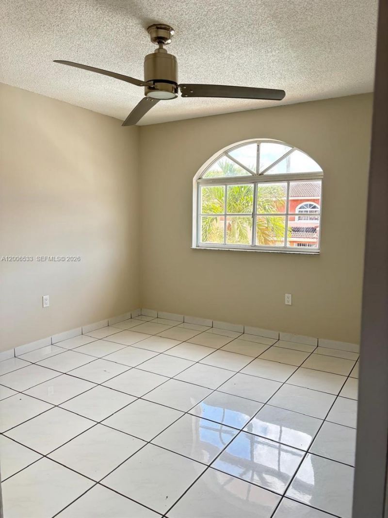 6891 W 36th Ave , Unit 201, Hialeah, FL 33018 Photo