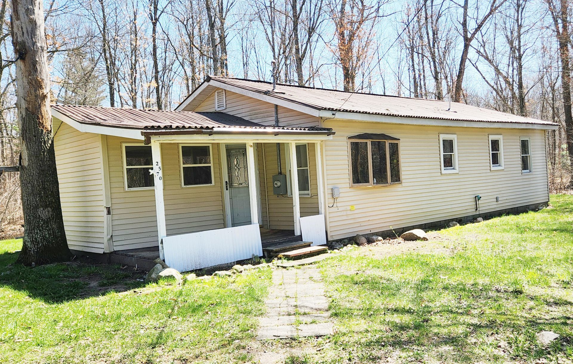 2570 S Walnut Avenue, White Cloud, MI 49349 Main Photo