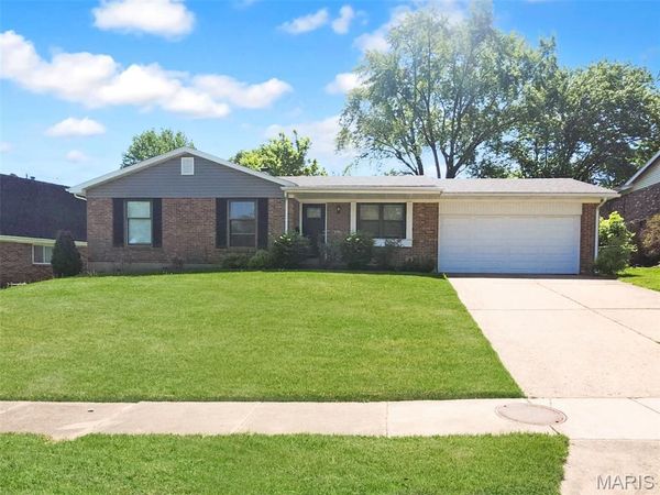 3660 Parc Chateau Lane , St Louis, MO 63033