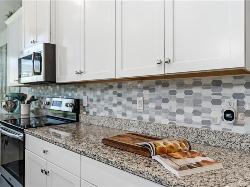 894 Acorn Drive, Sugarcreek Township, OH 45440 Photo 10