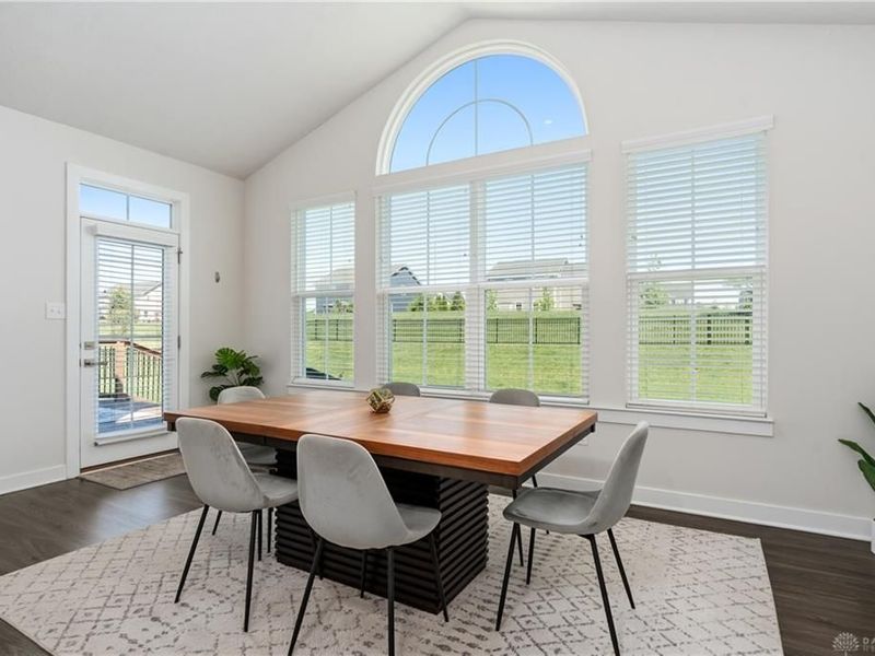 894 Acorn Drive, Sugarcreek Township, OH 45440 Photo 12