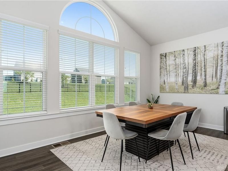 894 Acorn Drive, Sugarcreek Township, OH 45440 Photo 13