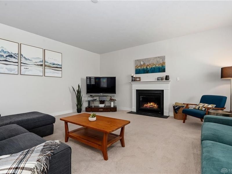 894 Acorn Drive, Sugarcreek Township, OH 45440 Photo 16