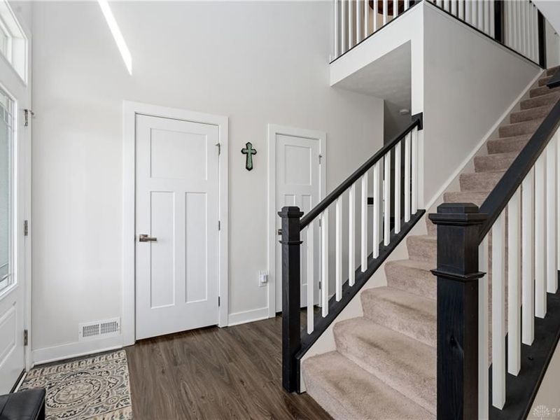 894 Acorn Drive, Sugarcreek Township, OH 45440 Photo 2