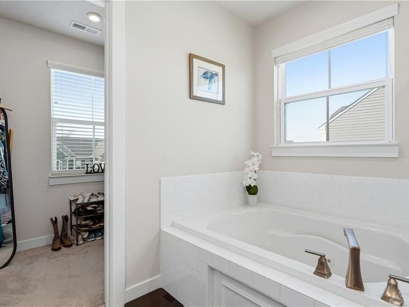 894 Acorn Drive, Sugarcreek Township, OH 45440 Photo 24