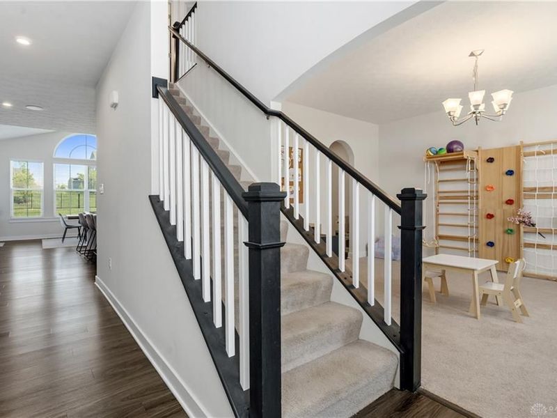 894 Acorn Drive, Sugarcreek Township, OH 45440 Photo 3