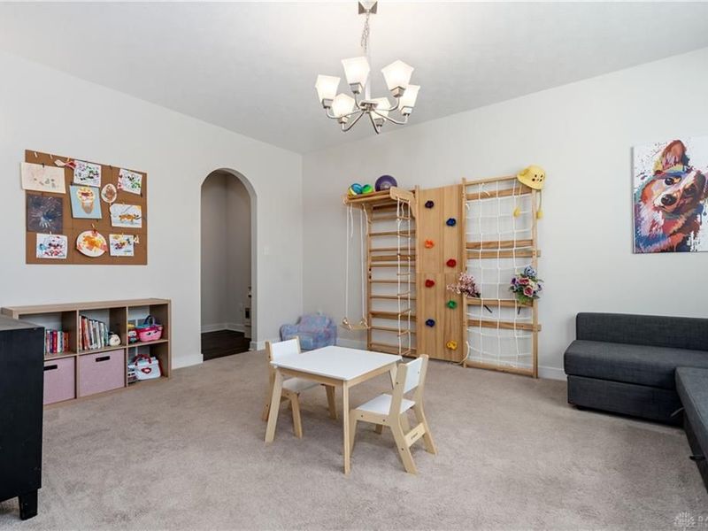 894 Acorn Drive, Sugarcreek Township, OH 45440 Photo 4