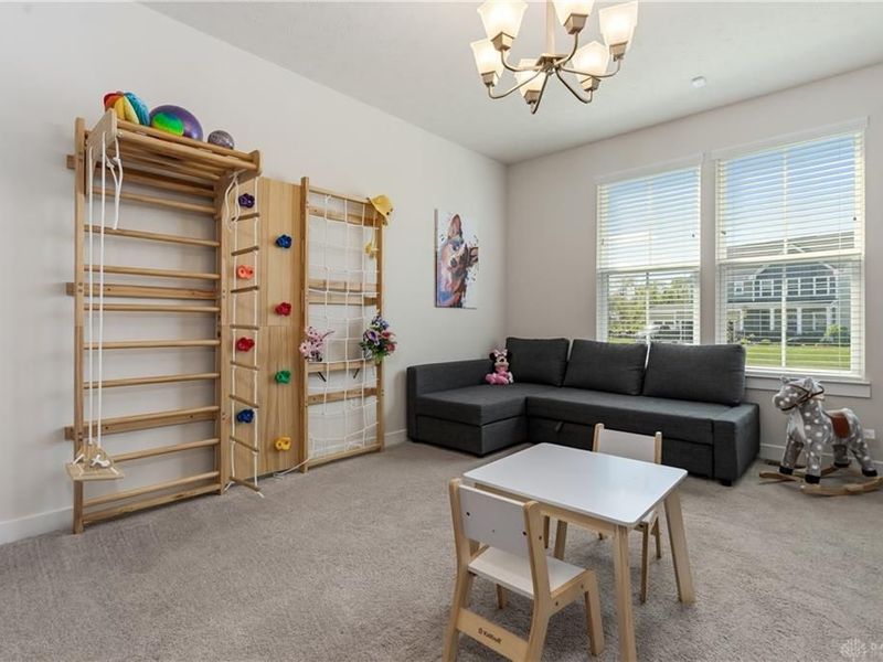 894 Acorn Drive, Sugarcreek Township, OH 45440 Photo 5