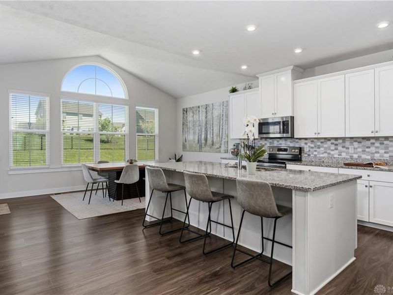 894 Acorn Drive, Sugarcreek Township, OH 45440 Photo 7