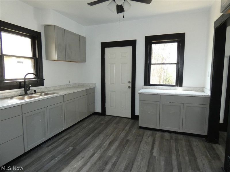 462 E 109th Street, Cleveland, OH 44108 Photo 10