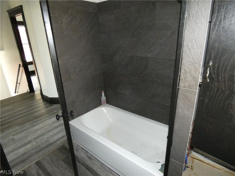 462 E 109th Street, Cleveland, OH 44108 Photo 24