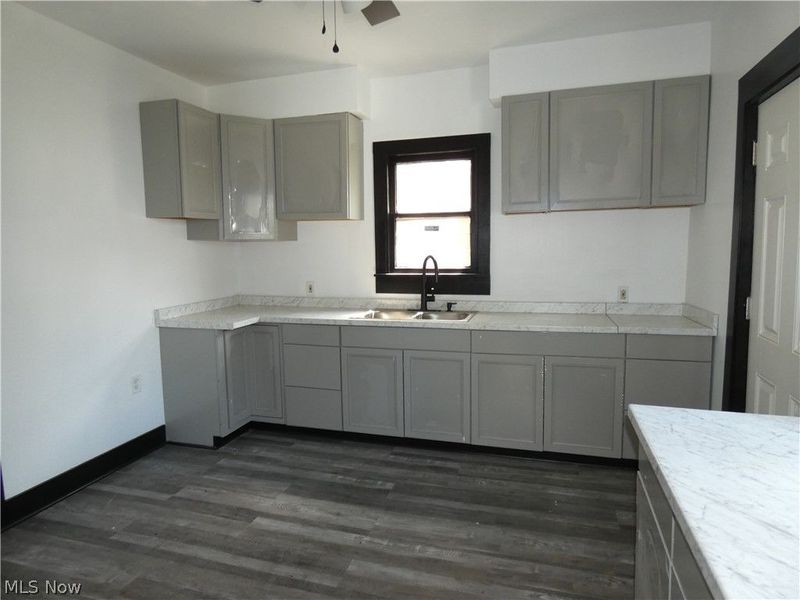 462 E 109th Street, Cleveland, OH 44108 Photo 9