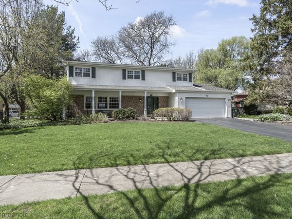 901 Crestfield Avenue , Libertyville, IL 60048