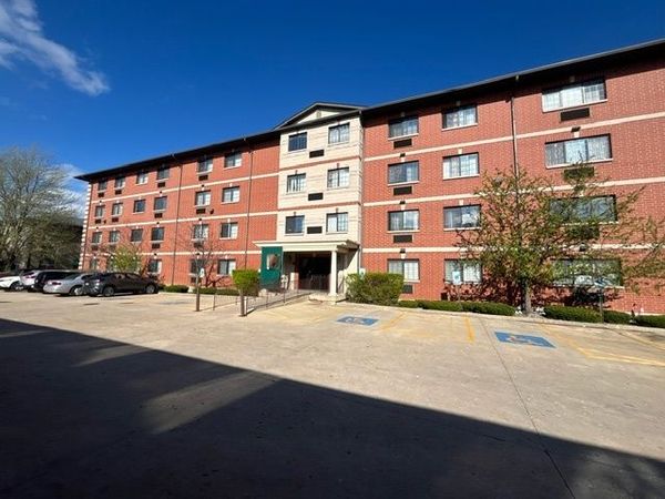 3370 W Brooke Avenue, Unit 218, Waukegan, IL 60087