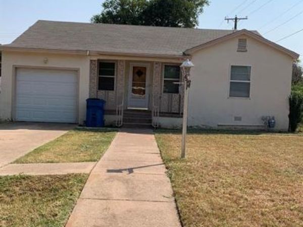 1504 McCaulley Street , Sweetwater, TX 79556
