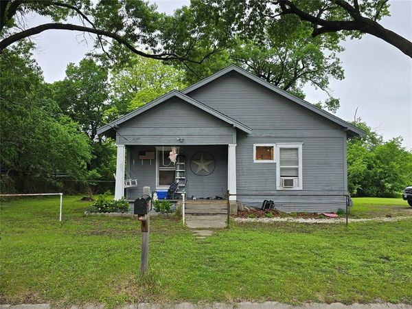 811 Mill Street , Gainesville, TX 76240