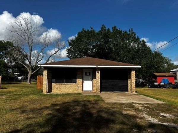 122 Rosa Street , Edna, TX 77957