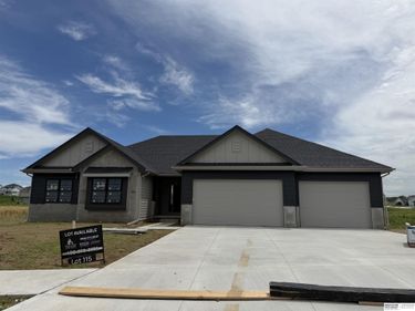 21854 Amber Circle, Gretna, NE 68028