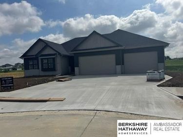 21854 Amber Circle, Gretna, NE 68028