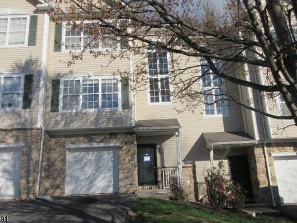 95 Pinehurst Dr, Washington, NJ 07882
