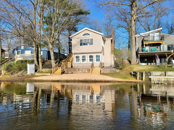 10463 Poplar Drive NE, Rockford, MI 49341