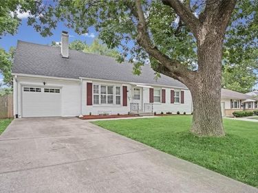 2908 Cheyenne Circle, North Kansas City, MO 64116