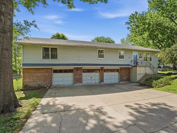 4100 S Coventry Drive, Independence, MO 64055