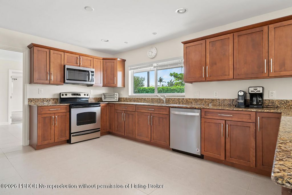 260 E Lakewood Road, West Palm Beach, FL 33405 Photo
