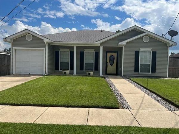 225 ACADIA Drive , Waggaman, LA 70094
