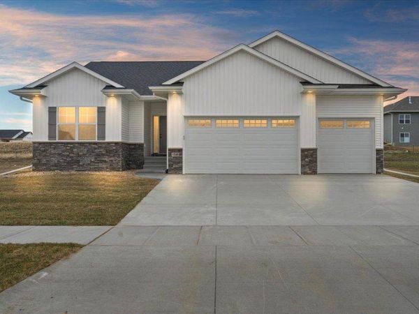 100 S Seven Oaks, North Liberty, IA 52317