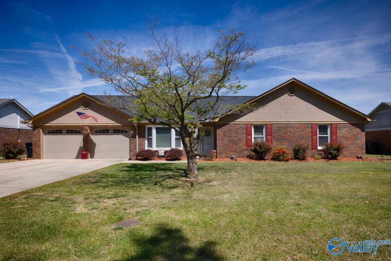 2216 Lancelot Drive Sw, Decatur, AL 35603 Main Photo