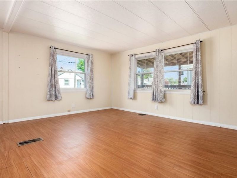 1146 Seborn Avenue , South Zanesville, OH 43701 Photo 5