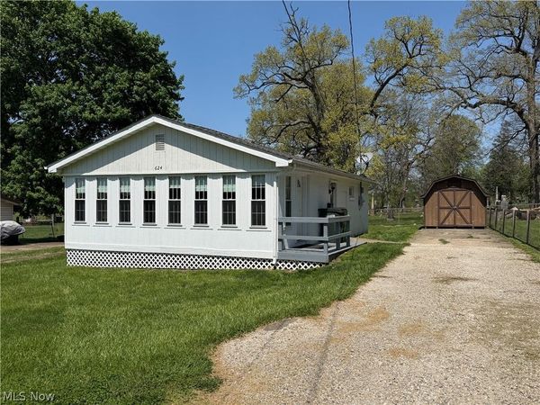 624 Cemetery Street , Coshocton, OH 43812