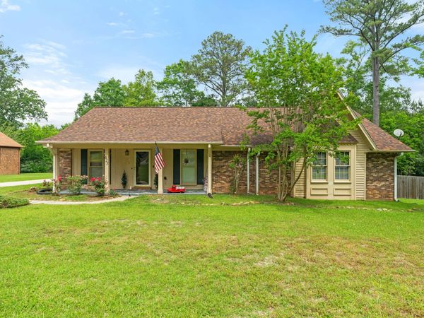 623 Cherry Ln., Laurel, MS 39440