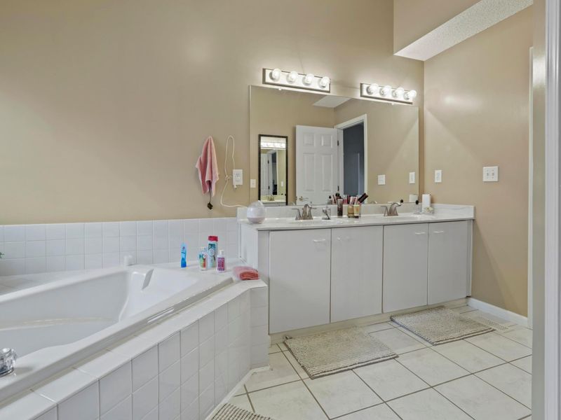 6488 Ridge Lake Court , Westerville, OH 43082 Photo 23