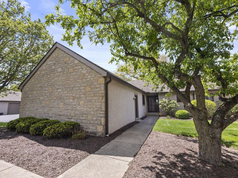 6045 Arran Court, Dublin, OH 43017 Photo 2