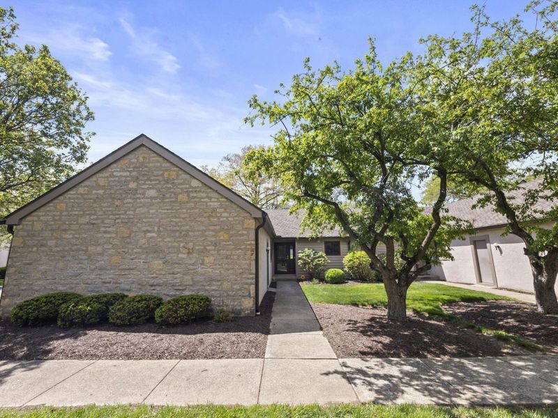 6045 Arran Court, Dublin, OH 43017 Photo 3