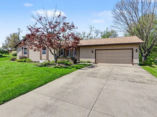 332 Kelly Circle , Zanesville, OH 43701