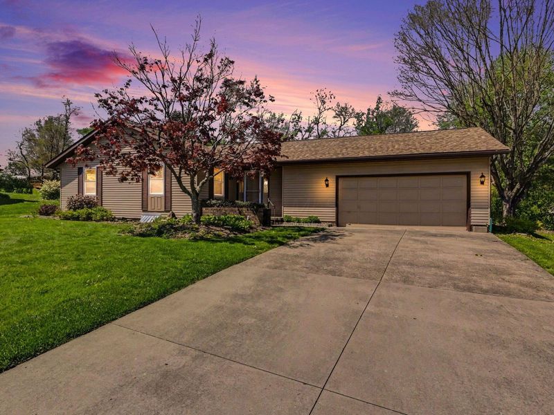 332 Kelly Circle , Zanesville, OH 43701 Photo 2