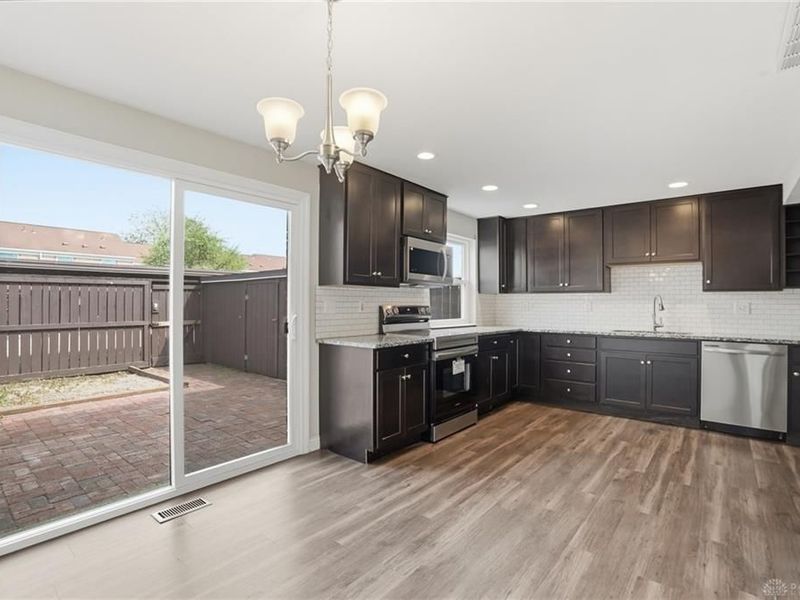 1114 Charleston Court, Fairborn, OH 45324 Photo 14