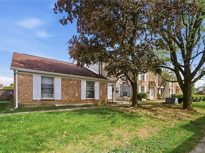 1114 Charleston Court, Fairborn, OH 45324 Photo 4