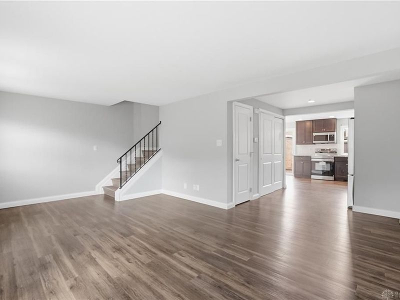 1114 Charleston Court, Fairborn, OH 45324 Photo 7