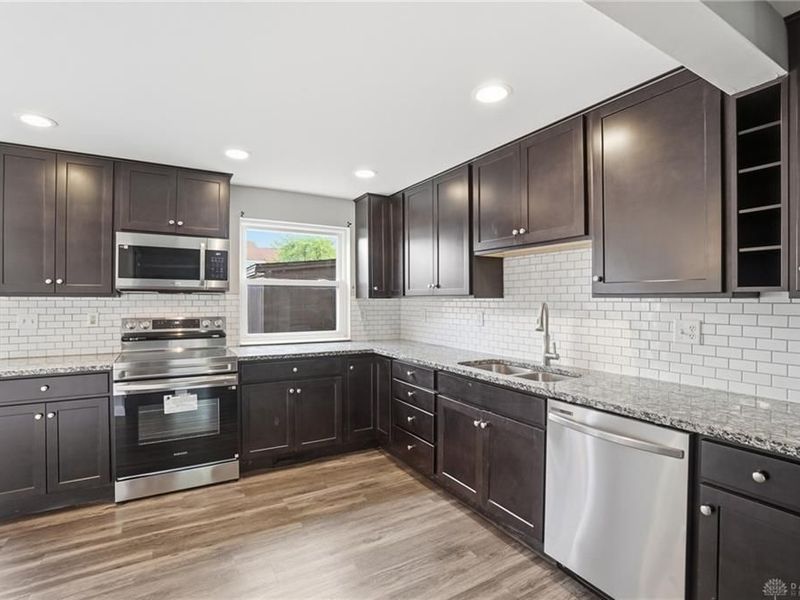 1114 Charleston Court, Fairborn, OH 45324 Photo 8