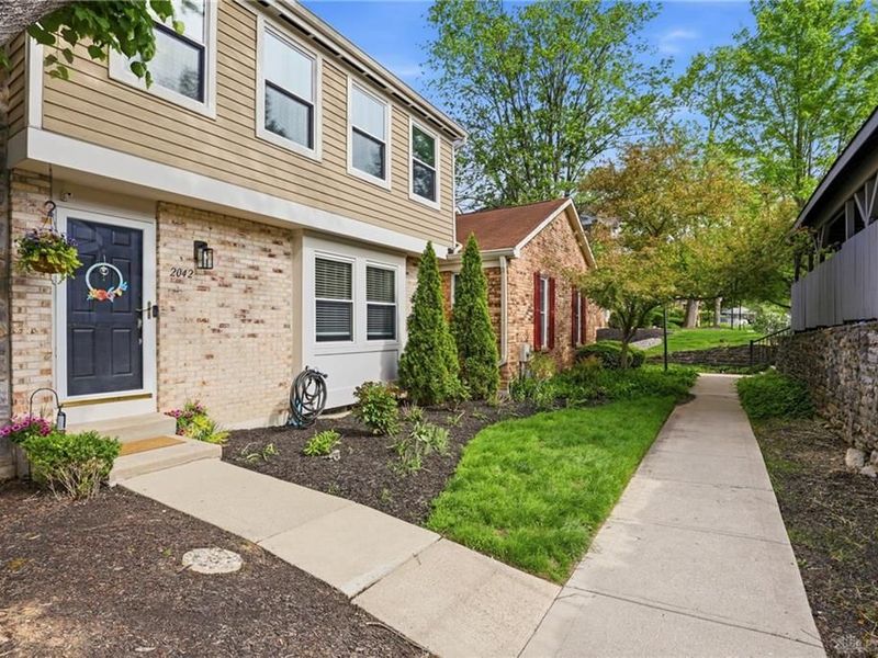 2042 Stratford Court, Loveland, OH 45140 Photo 2