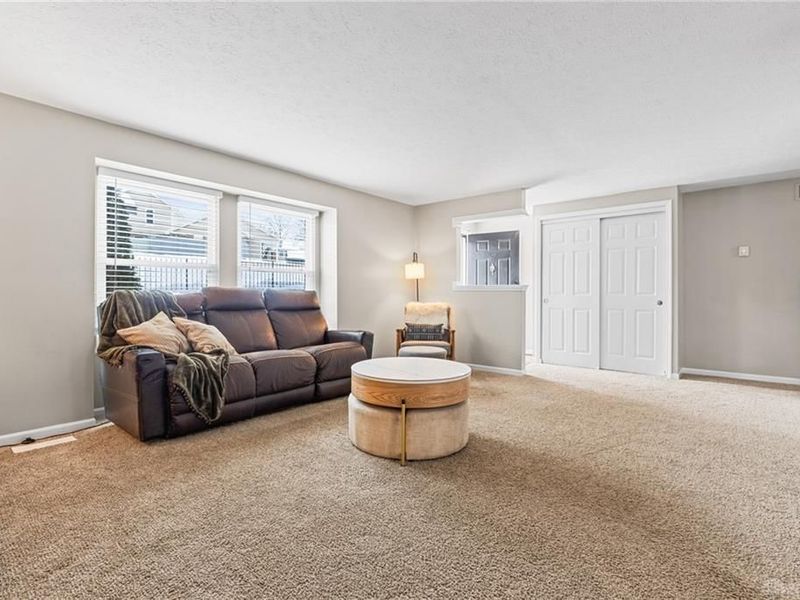 2042 Stratford Court, Loveland, OH 45140 Photo 5