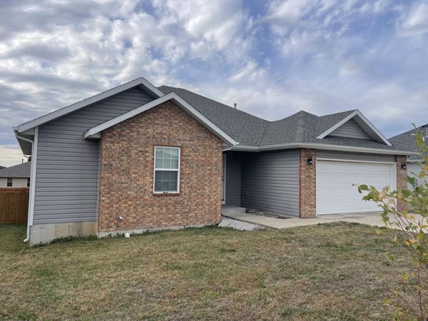 141 N Walnut Avenue , Rogersville, MO 65742