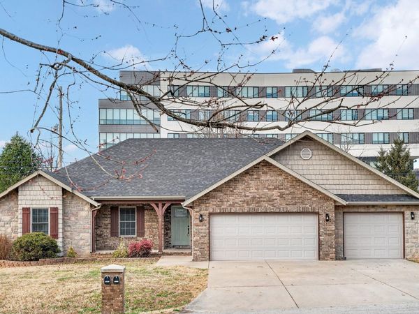 2207 E Lark Street, Springfield, MO 65804